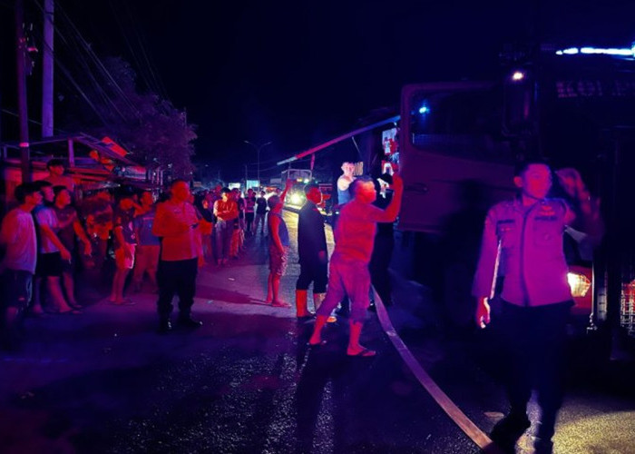 Tim SAR Brimob Gorontalo Sigap Tangani Banjir dan Kebakaran di Tibawa